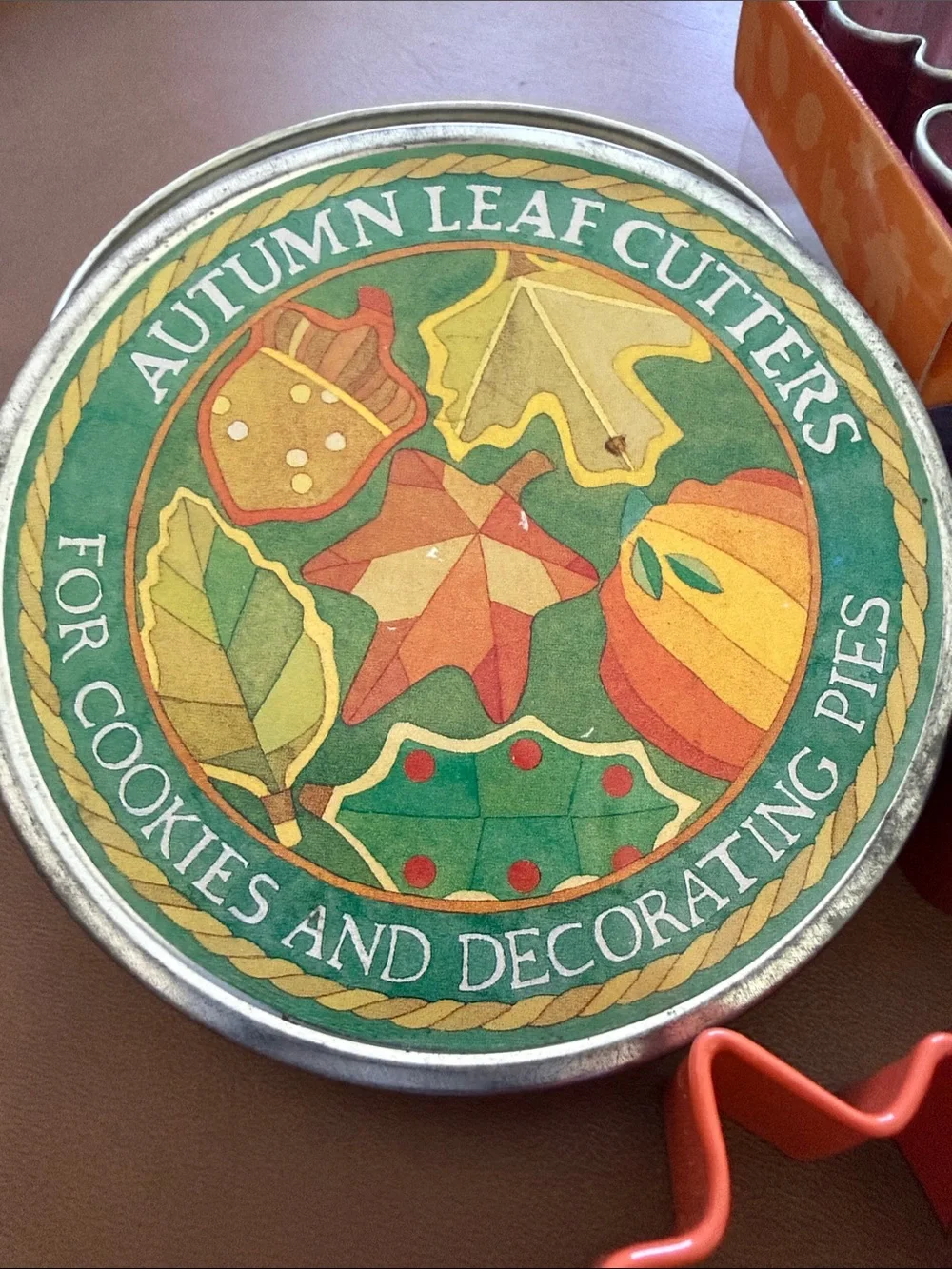 Autumn Leaf Cutters: 2 large leaves, 2 acorns, 2 sets of 6 each minis